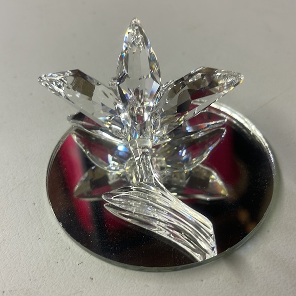 Swarovski Crystal Lilly Retired with Pink Center 3” No Box - Picture 3 of 6